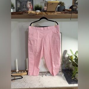 NWOT Light Pink Cropped Pull-On Capri Pants